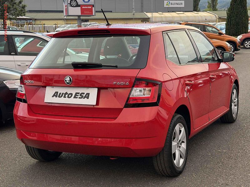 Škoda Fabia (2017) 1.2 TSI, 1.maj,ČR, AC, park - fotka 4 z 17
