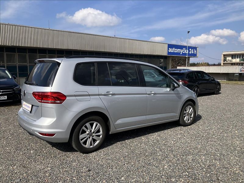 Volkswagen Touran 2,0 TAŽNÉ, LED,APPLE CAR PLAY - fotka 5 z 21