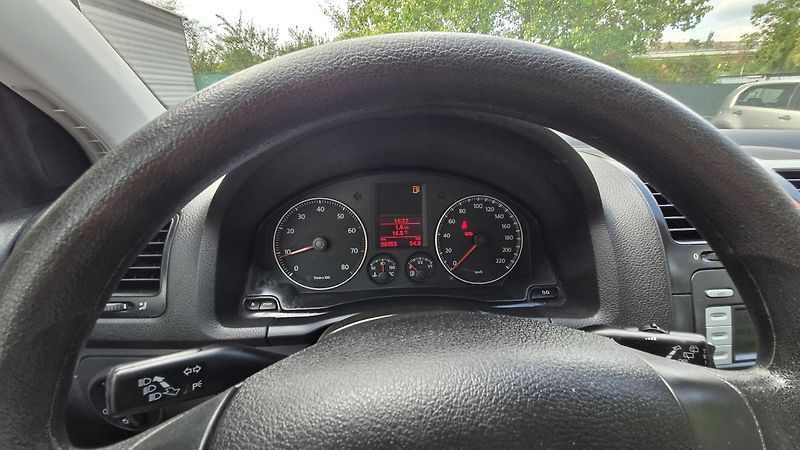 Volkswagen Golf 1.4 TRENDLINE  59KW - fotka 27 z 35