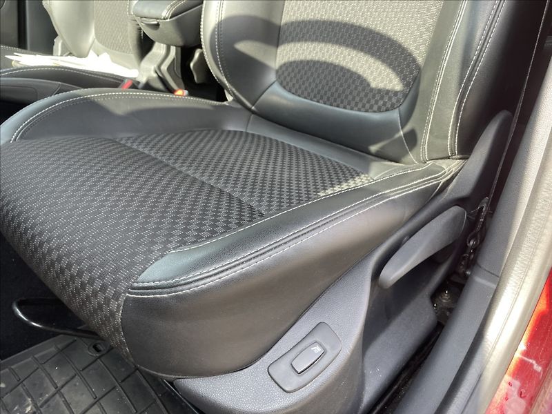 Renault Clio 1,5 DCi 66kw GPS polokůže 2sad - fotka 20 z 41