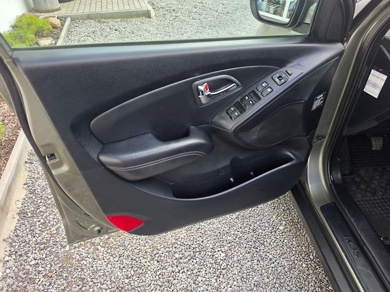 Hyundai ix35 (2012) 2.0 CRDi 4WD - fotka 17 z 34