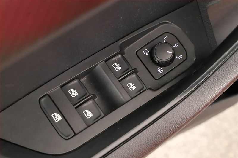 Škoda Karoq (2023) Sportline 1.5 TSI - fotka 21 z 21