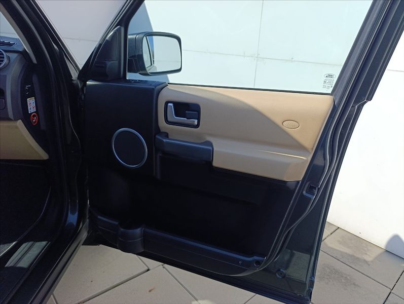 Land Rover Discovery 2,7 TDV6 HSE 4x4 Kůže Xenon - fotka 24 z 41