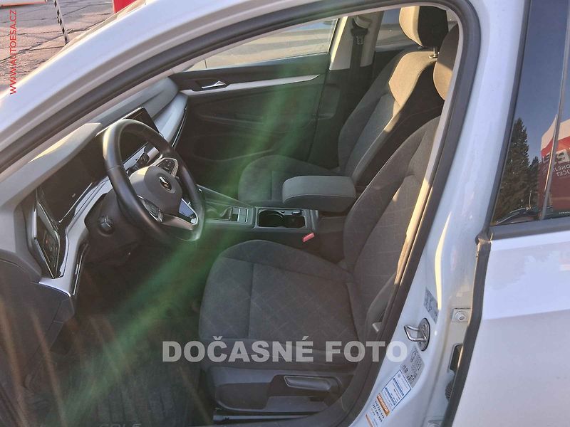 Volkswagen Golf (2020) 1.5 TSi, ČR, AC, LED, kmara - fotka 3 z 3