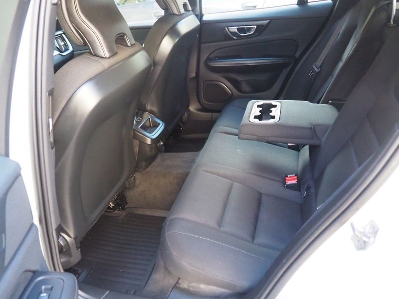 Volvo V60 (2019) 2.0 D3 momentum, nové rozvody - fotka 13 z 42