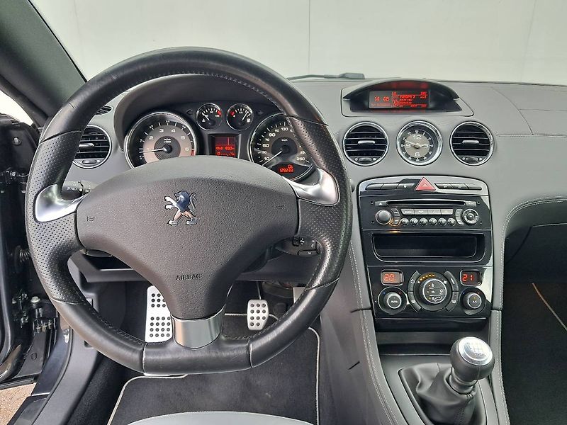 Peugeot RCZ (2010) 1.6 16V THP / 115 kW M6 - fotka 8 z 22