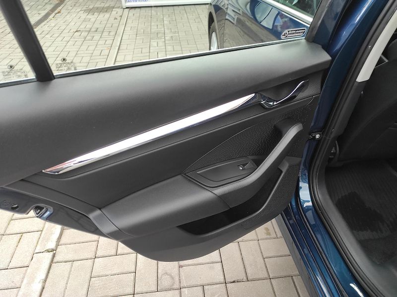 Škoda Octavia 2,0TDi 85kW, DSG, STYLE, ČR - fotka 13 z 51