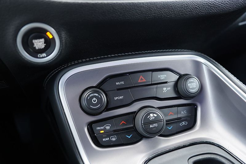 Dodge Challenger 3.6 V6 automat,/kůže/xenony - fotka 30 z 37