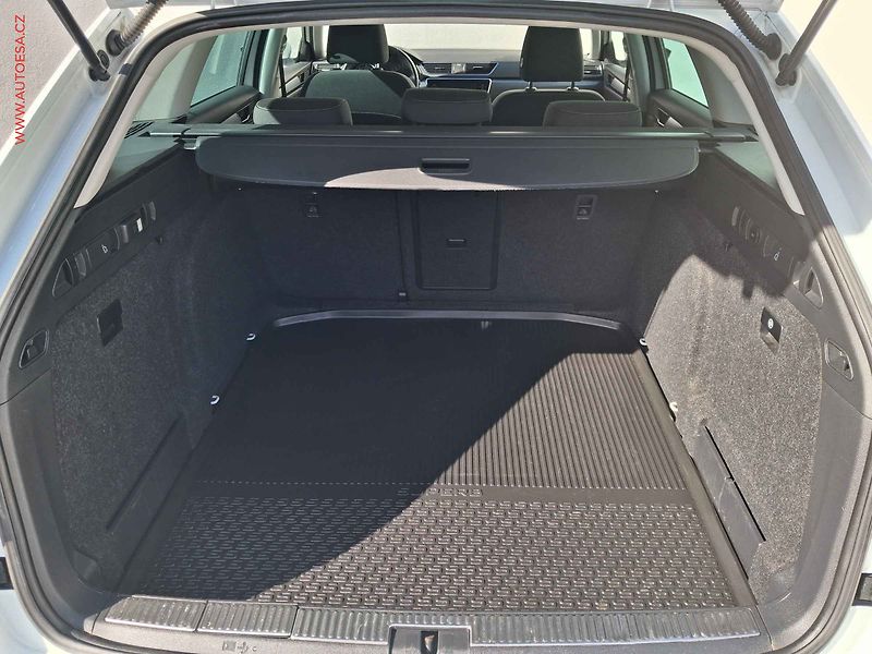 Škoda Superb (2017) 2.0 TDI, 1.maj, DSG, LED - fotka 7 z 18