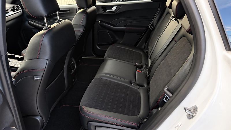 Ford Kuga (2022) 2.0d ST-Line,4x4,ČR,SERVIS - fotka 9 z 44
