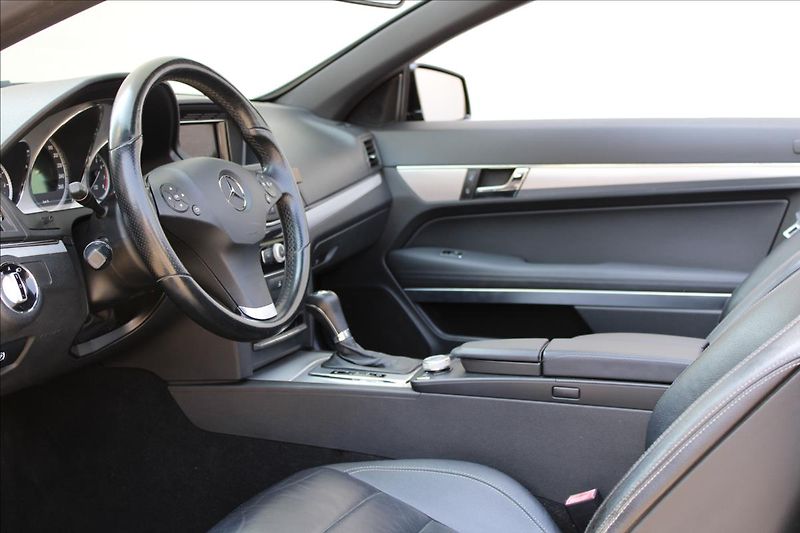 Mercedes-Benz Třídy E 200 CGI / 135 KW / CABRIO - fotka 12 z 32