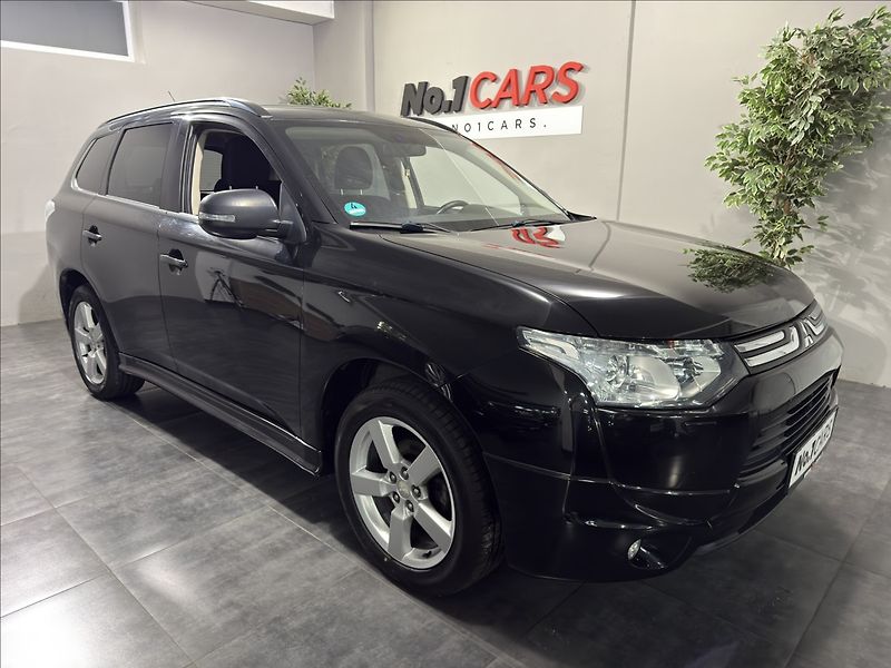 Mitsubishi Outlander 2,3   DI-D 4X4 7MÍST SPORT TZ - fotka 2 z 39