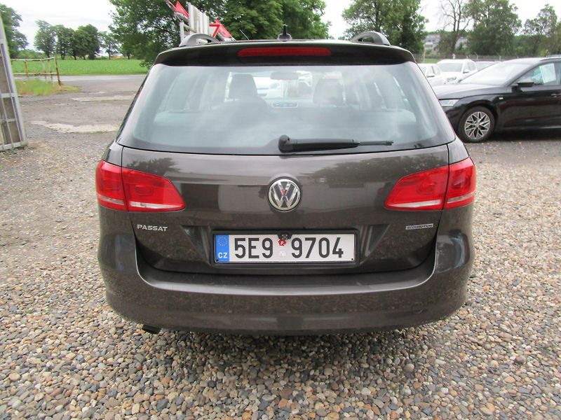 Volkswagen Passat 1,6TDI-77KW- 6-RYCHLOSTÍ - fotka 6 z 22