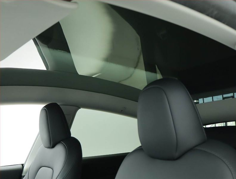 Tesla Model Y (2023) Long Range AWD 79kWh, SoH 92% - fotka 17 z 21