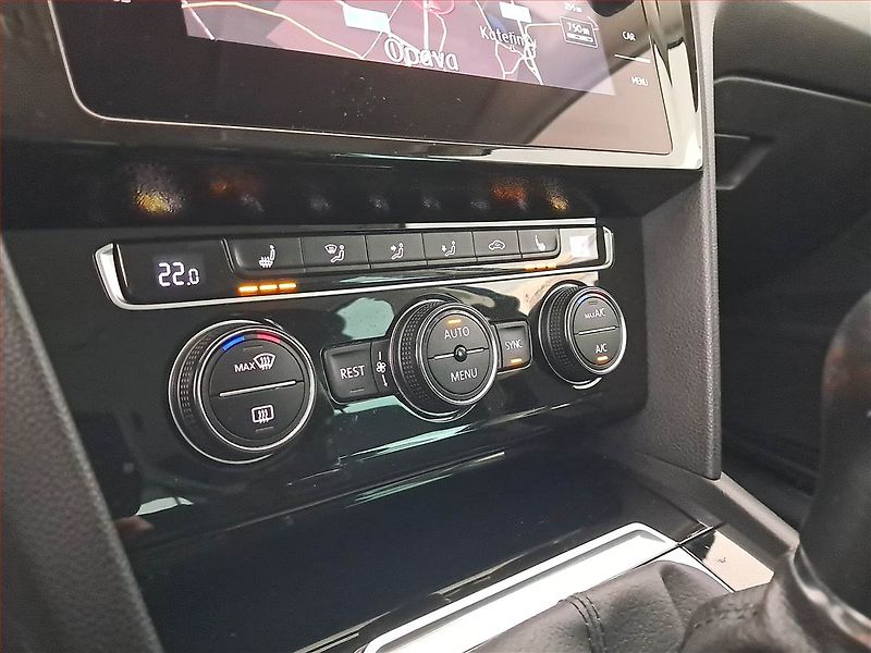 Volkswagen Passat (2017) Highline 2.0 TDI, Serv.kniha - fotka 18 z 19