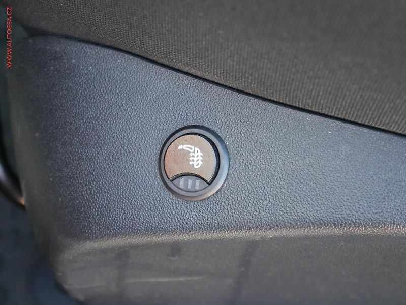 Peugeot 208 (2017) 1.2PT, ČR, AC, výhřev sed - fotka 15 z 15