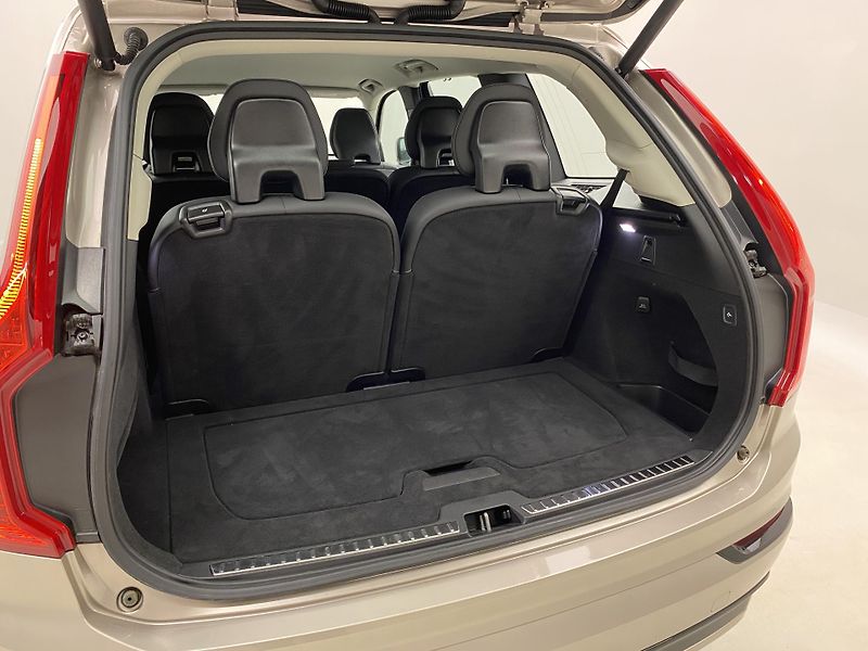 Volvo XC90 T8 AWD RECHARGE PLUS DARK CZ - fotka 35 z 73