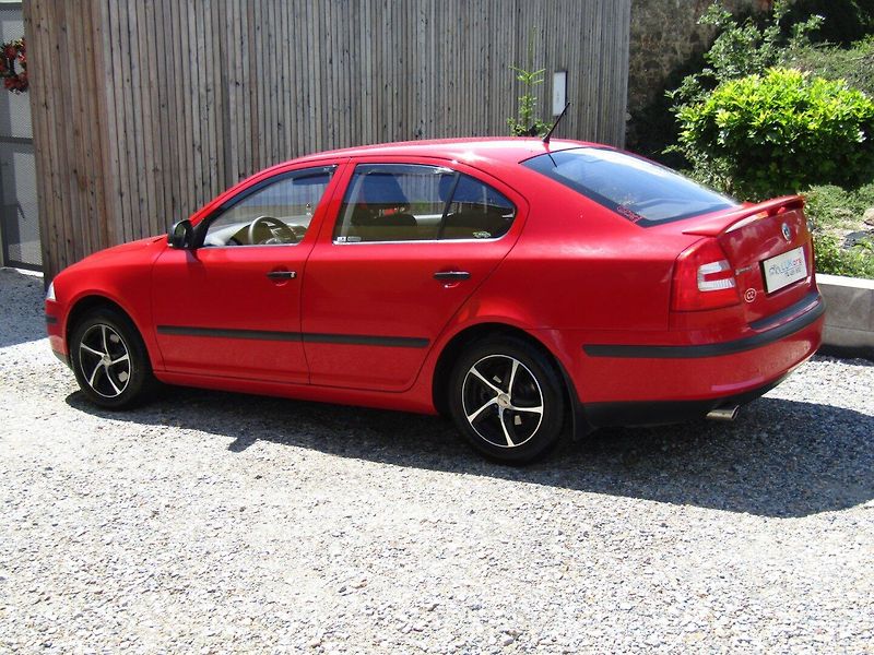 Škoda Octavia (2011) 1.6 MPI 75kW 1.MAJITEL - fotka 8 z 44