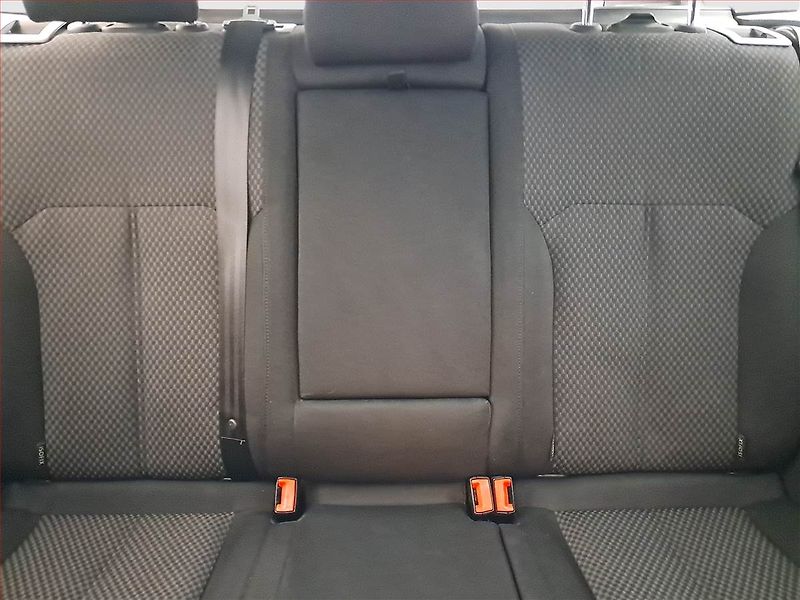 Volkswagen Passat (2011) 2.0 TDI, po STK, pěkný stav - fotka 10 z 16