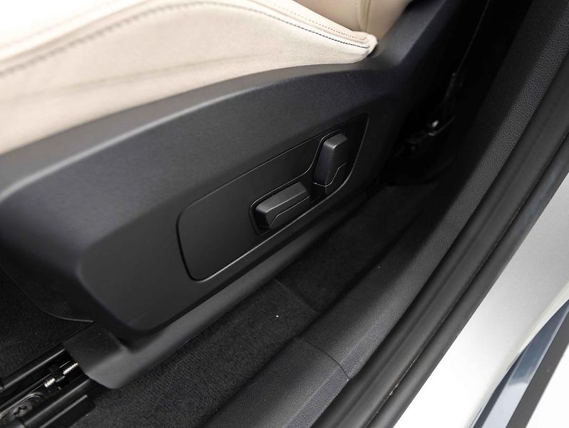 BMW iX1 xDrive30 - fotka 16 z 21