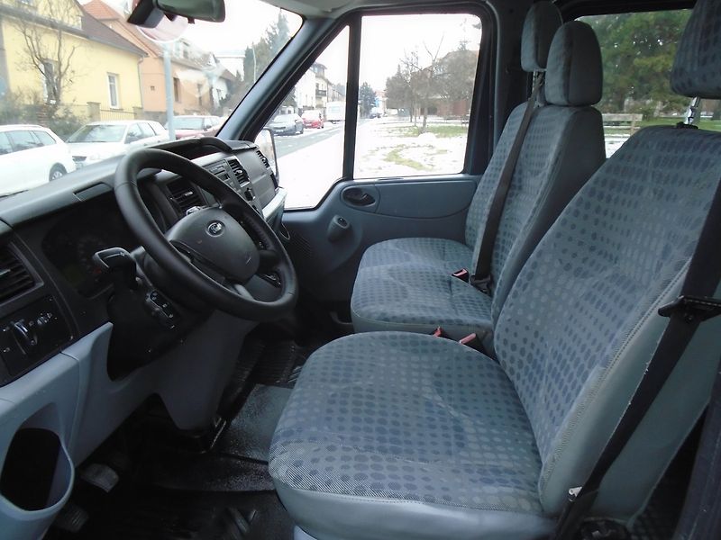 Ford Transit (2011) 2.2 TDCi L2H1 9 míst 5 dveří - fotka 18 z 30
