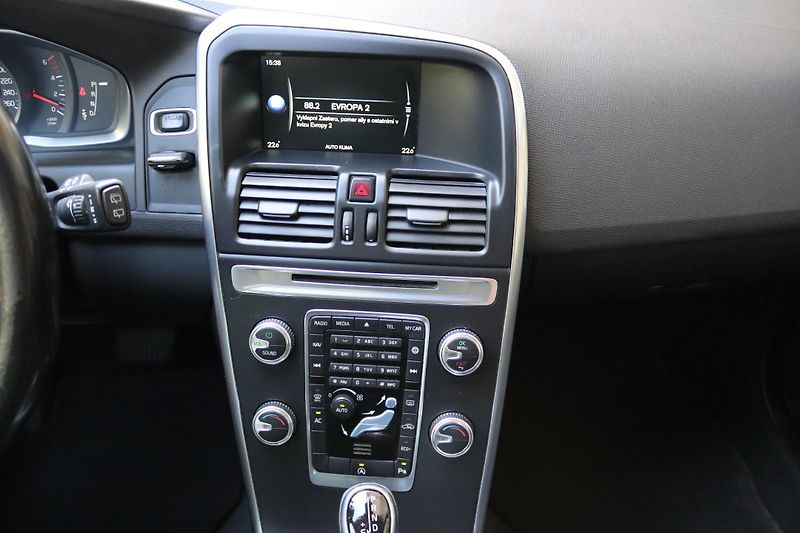 Volvo XC60 D4 2.0 133kW AT DPH - fotka 27 z 50