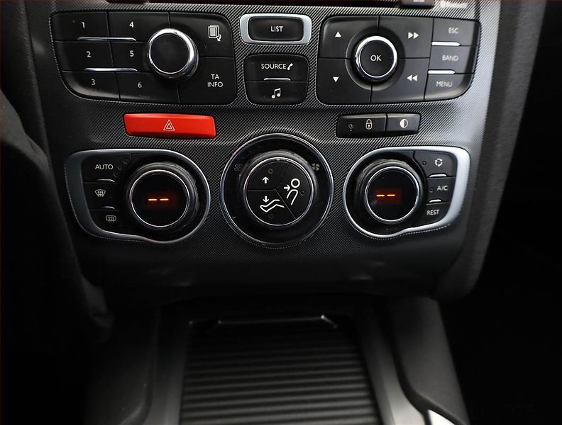 Citroën C4 (2011) 1.6 HDi, Automat, Serv.kniha - fotka 11 z 17