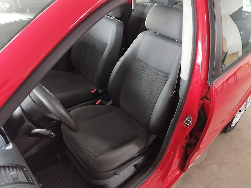Volkswagen Polo (2007) 1,4i 59KW KLIMA CD EL.VÝ. SER. - fotka 14 z 38