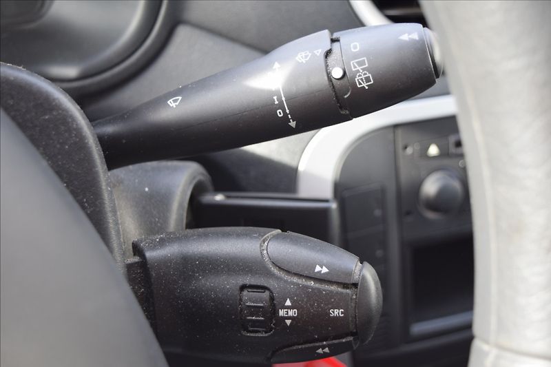 Citroën C3 1,4 i 54KW ALU NÍZKÝ NÁJEZD KM - fotka 24 z 35