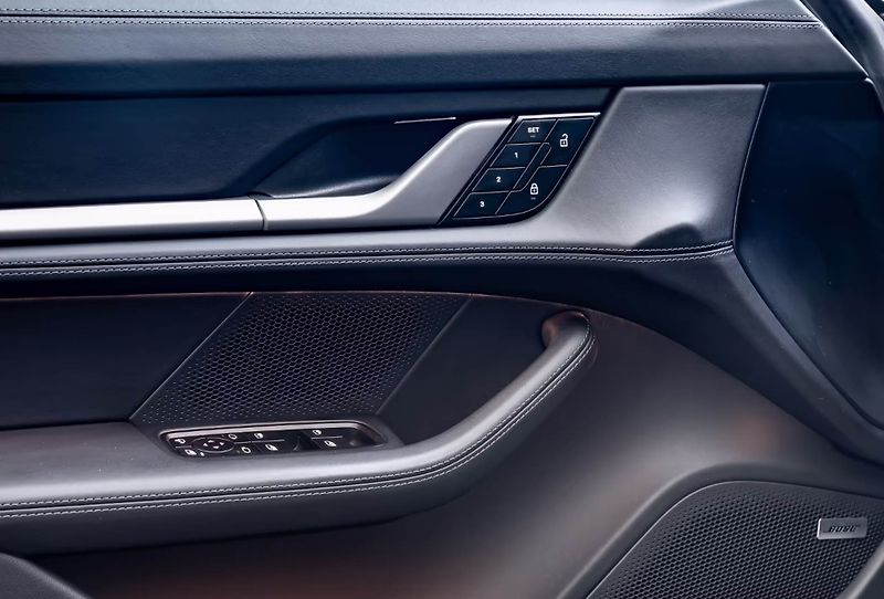 Porsche Taycan 4S Sport Turismo BOSE ACC Pano - fotka 11 z 23