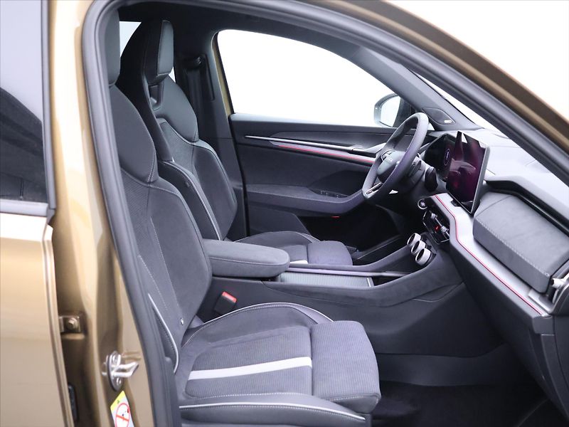 Škoda Kodiaq 2,0 2.0 TDI Sportline 4x4 DSG - fotka 15 z 35