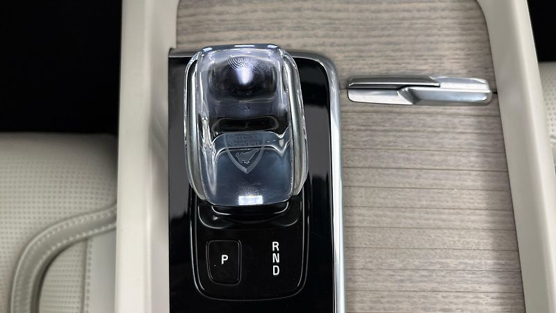 Volvo XC60 2.0 B5 AUT AWD Inscription - fotka 28 z 35