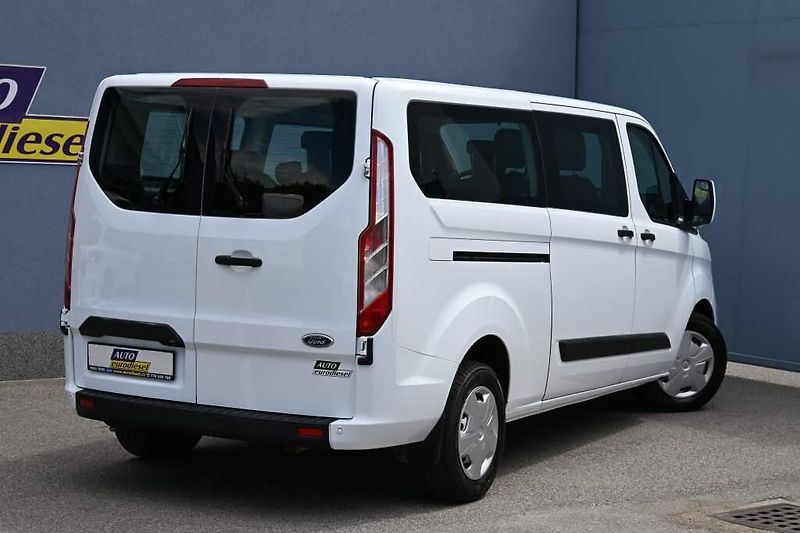 Ford Transit Custom (2020) 2.0 320 L2H1 9 Míst klima ACC - fotka 4 z 26