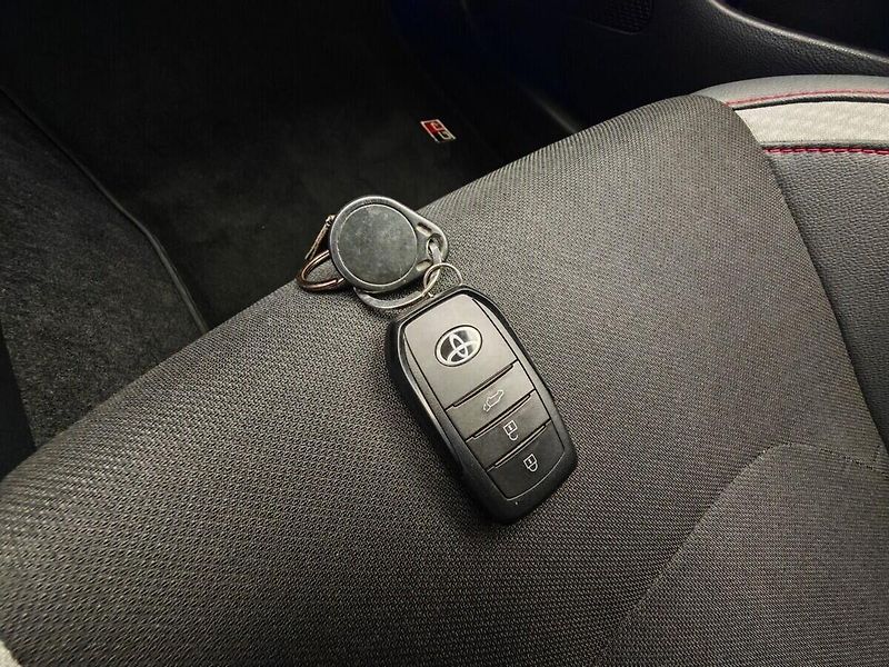 Toyota Corolla Touring sports, 1.8 Hybrid GR - fotka 36 z 36