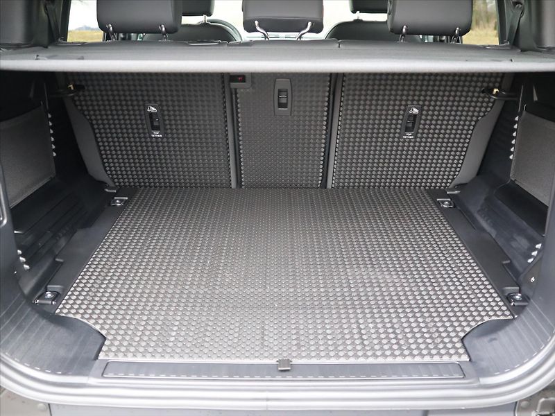 Land Rover Defender 5,0 110 P425 X-DYNAMIC CZ DPH - fotka 10 z 39