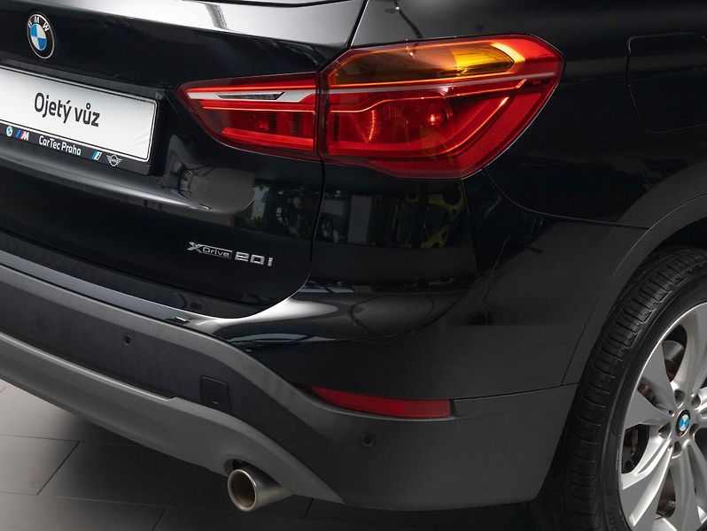 BMW X1 20i xDrive - fotka 9 z 22