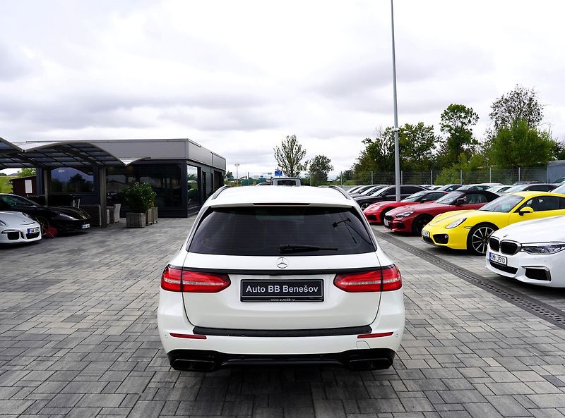 Mercedes-Benz Třídy E E63 S AMG 4Matic+// 615 PS - fotka 5 z 48