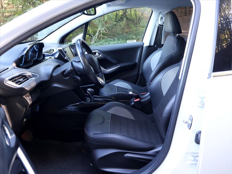 Peugeot 2008 1,2 PT 110k Automat CZ Tažné - fotka 10 z 26
