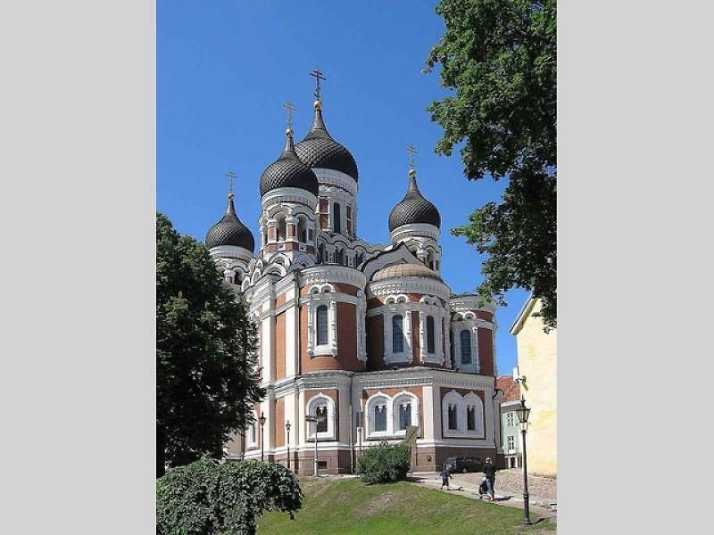 Palác obklopují zahrady ve francouzském stylu. 