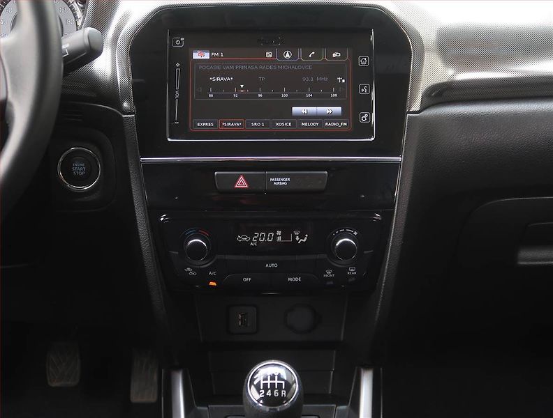 Suzuki Vitara (2022) Elegance 1.4 BoosterJet - fotka 12 z 21
