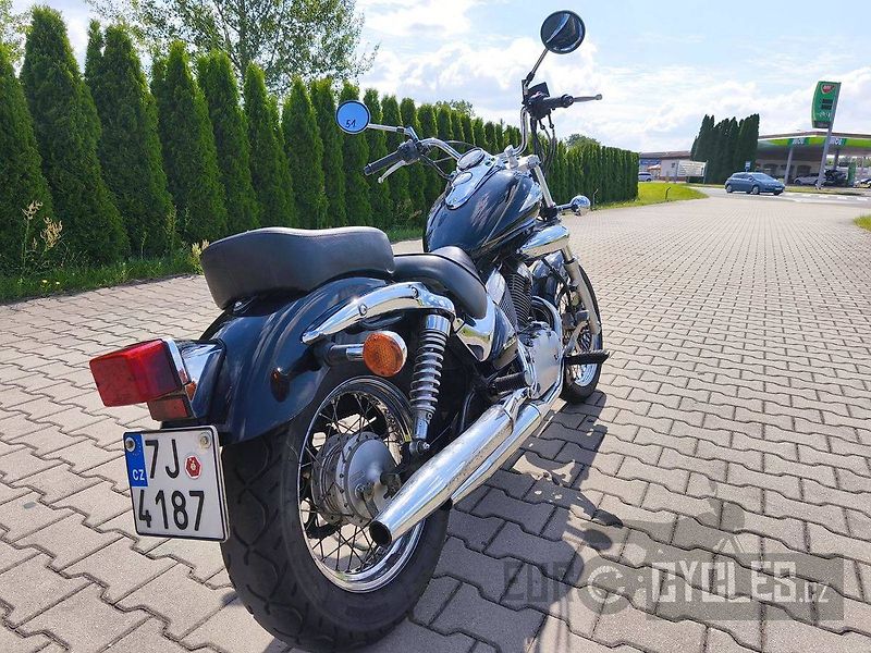 Suzuki VL 125 Intruder (1999) - fotka 6 z 11