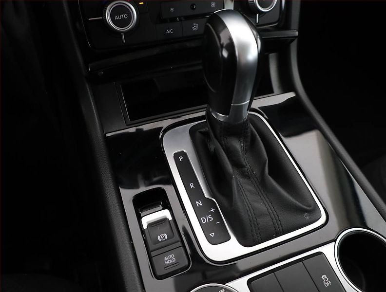 Volkswagen Touareg (2015) 3.0 TDI, 4X4, Automat, Navi - fotka 15 z 20
