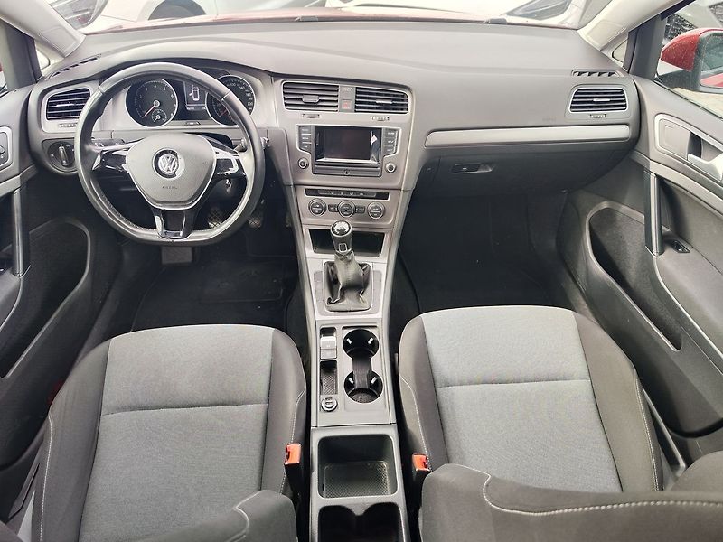 Volkswagen Golf 1.2 TSI/63kW Trendline - fotka 11 z 36