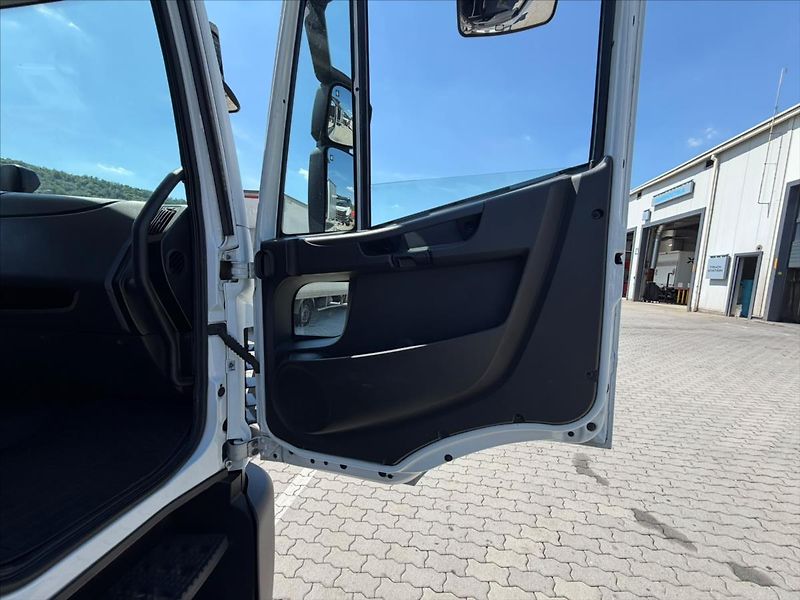 Iveco Eurocargo 6,7 ML120E22P 18EUP s  čelem - fotka 18 z 30