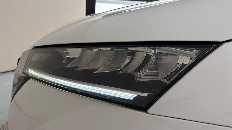 Škoda Octavia 2.0 TDI DSG Style Combi - fotka 18 z 25