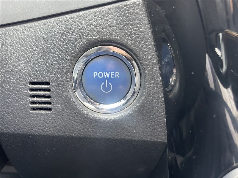 Toyota Auris 1,8 i 73kw Hybrid e-CVT bez ko - fotka 21 z 40