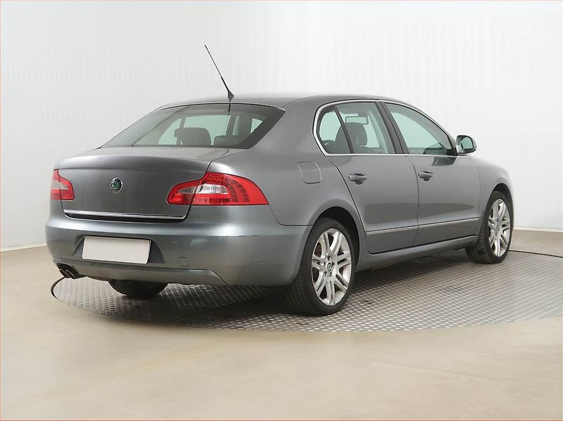 Škoda Superb (2009) 2.0 TDI, Automat, Xenony - fotka 5 z 18