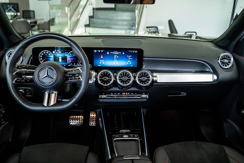 Mercedes-Benz GLB (2025) 200 d 4M/AMG/ESP/MULTIBEAM/TOP - fotka 12 z 19