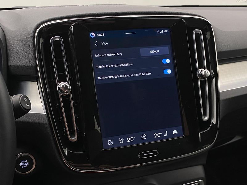 Volvo XC40 (2026) B3 AUT DARK PLUS - fotka 54 z 60
