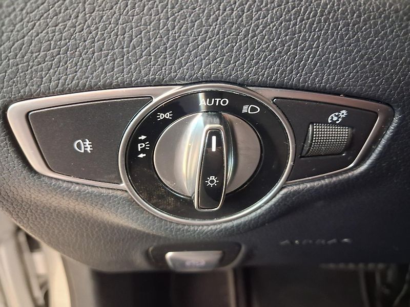 Mercedes-Benz Třídy E E 220d 4MATIC Sport Style, ČR - fotka 15 z 32
